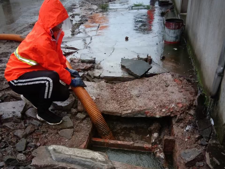 汶上专业清理污水池 炜誉市政以规范流程守护城市 “肠道”