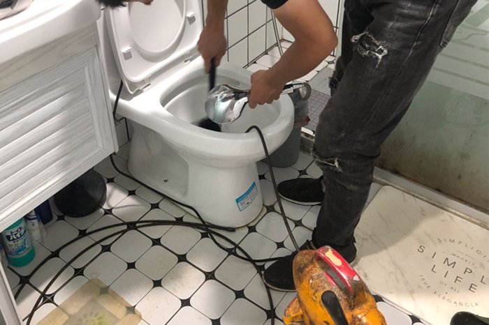 汶上马桶堵塞自己疏通还是找师傅？专业上门服务让你省时更省心